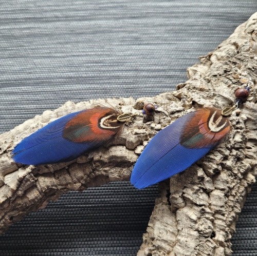 paire de boucles d'oreilles plumes bleues